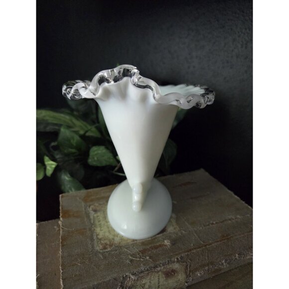 Vintage Fenton Milk Glass Cornucopia Vase – Silver Crest Ruffled Edge, 6" - Picture 8 of 10